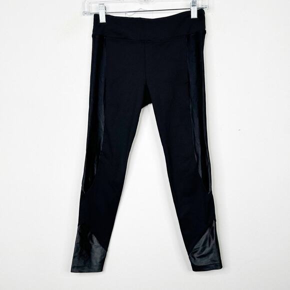 KORAL Curve Mid Rise Crop Leggings in Black/Black Lustrous Sz. Medium - Picture 2 of 4